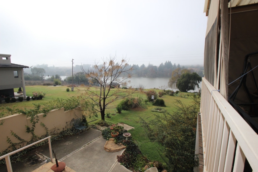4 Bedroom Property for Sale in Lake Deneysville Free State